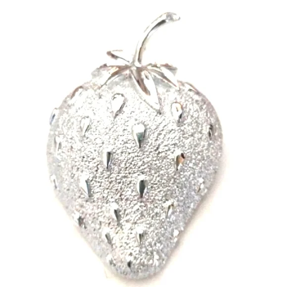 SARAH COVENTRY VINTAGE 1968 SILVER-TONE WHITE "STRAWBERRY ICE" 1x2" BROOCH PIN - Picture 2 of 6
